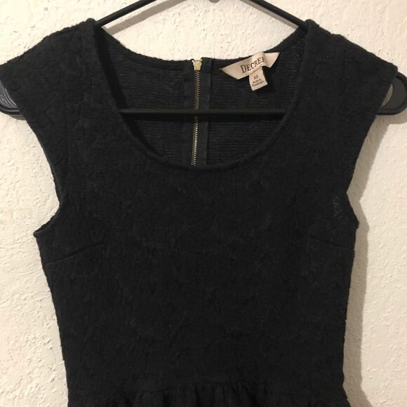 Decree Peplum Top - Picture 2 of 7